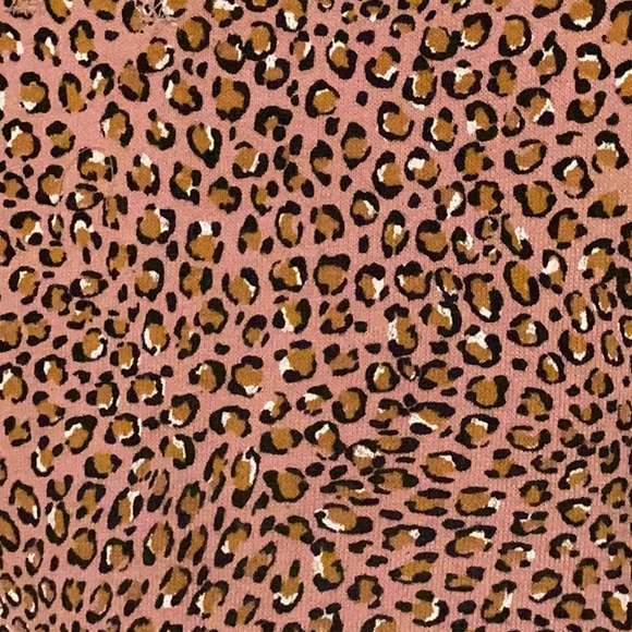 🐆Sweet pink leopard sweatshirt w puff sleeves. - Picture 3 of 4